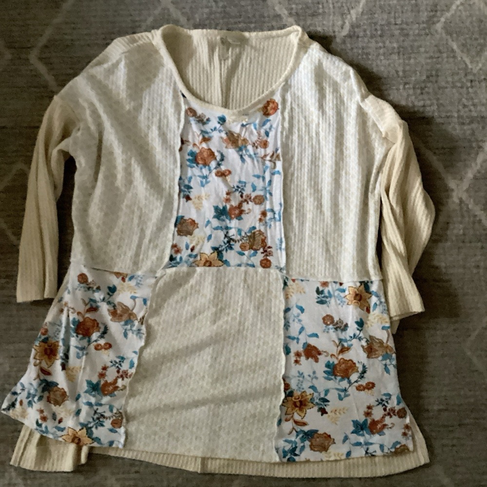 Catos Size M Waffle Knit Top Patchwork Floral and yellow Hi/Lo Cute Comfort NWOT